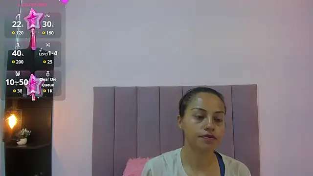 HoollyHendrix online show from 10-17-25, 08:11