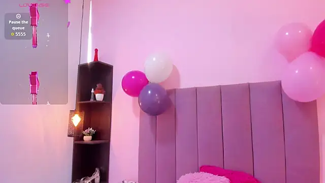 HoollyHendrix online show from 11-05-25, 08:09