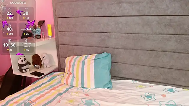 Snapshot of BlueHoney12 chatting on 10-21-25, 07:31 BlueHoney12 online show from 10-21-25, 07:31