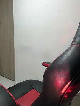 Snapshot of Isa_klein chatting on 11-25-25, 02:22 Isa klein online show from 11-25-25, 02:22