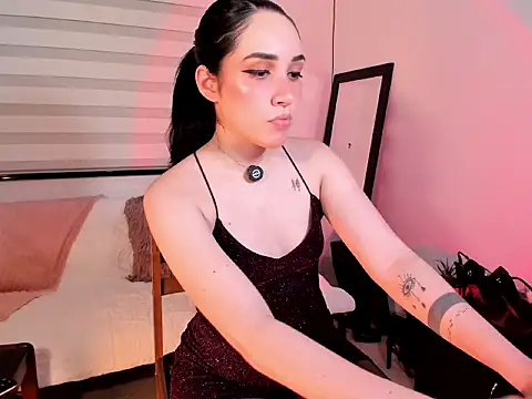 SarahCastillo  online show from 12-04-25, 01:59