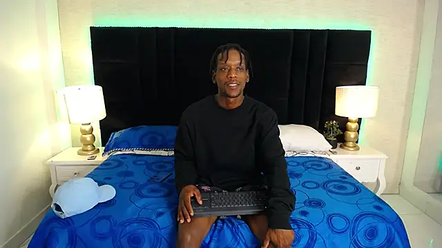 Snapshot of SkylerBigxxx chatting on 05-19-26, 04:08 SkylerBigxxx online show from 05-19-26, 04:08