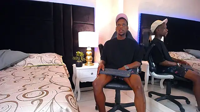 SkylerBigxxx online show from 07-25-26, 04:32