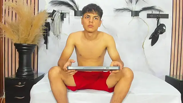 Snapshot of Logan_Jhonson chatting on 10-08-25, 02:31 Logan Jhonson online show from 10-08-25, 02:31