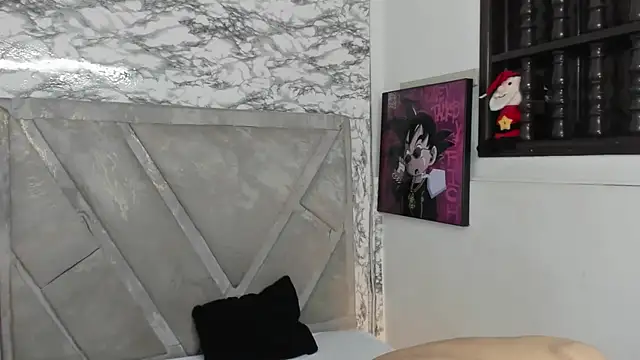 Snapshot of Logan_Jhonson chatting on 10-14-25, 03:18 Logan Jhonson online show from 10-14-25, 03:18