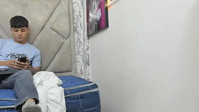 Snapshot of Logan_Jhonson chatting on 10-19-25, 03:07 Logan Jhonson online show from 10-19-25, 03:07