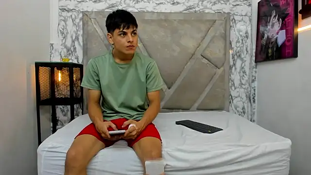 Snapshot of Logan_Jhonson chatting on 11-01-25, 04:03 Logan Jhonson online show from 11-01-25, 04:03