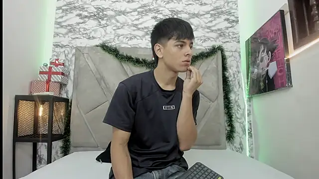 Snapshot of Logan_Jhonson chatting on 12-14-25, 08:24 Logan Jhonson online show from 12-14-25, 08:24