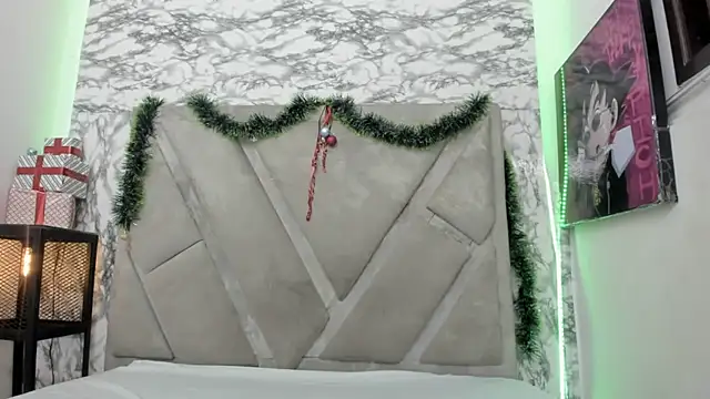 Snapshot of Logan_Jhonson chatting on 12-20-25, 03:13 Logan Jhonson online show from 12-20-25, 03:13