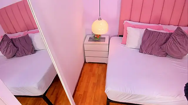 Snapshot of Amy_Ferreira chatting on 09-24-25, 02:48 Amy Ferreira online show from 09-24-25, 02:48