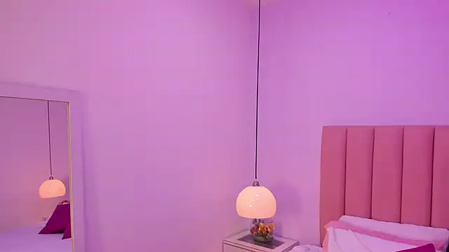 Snapshot of Amy_Ferreira chatting on 10-13-25, 03:06 Amy Ferreira online show from 10-13-25, 03:06