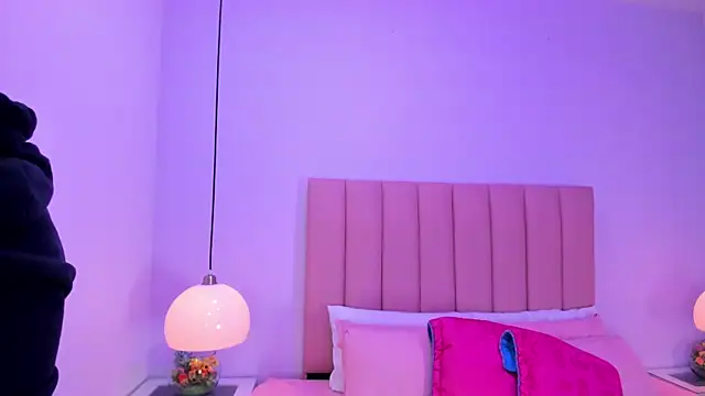 Snapshot of Amy_Ferreira chatting on 10-15-25, 03:17 Amy Ferreira online show from 10-15-25, 03:17