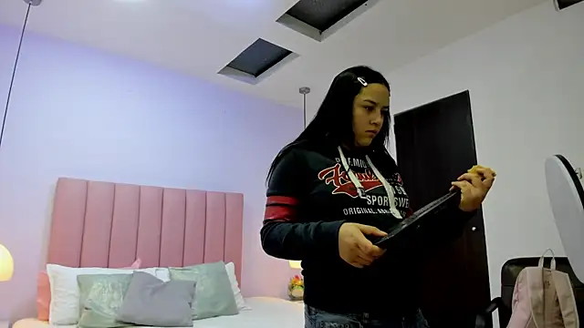 Snapshot of Amy_Ferreira chatting on 11-17-25, 11:21 Amy Ferreira online show from 11-17-25, 11:21