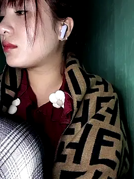 Snapshot of Linksys_nicee chatting on 12-14-25, 03:28 Linksys nicee online show from 12-14-25, 03:28