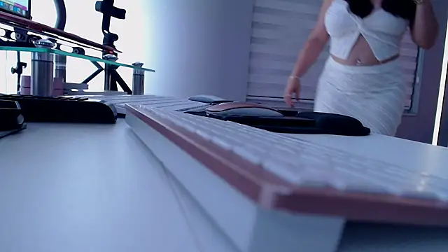 theofficialsophiasanchez online show from 04-10-26, 01:33