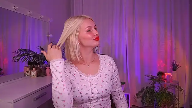 Amelia Wells online show from 09-18-25, 06:04