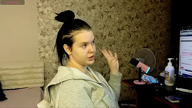 LoNik Tvvins online show from 10-15-25, 12:38