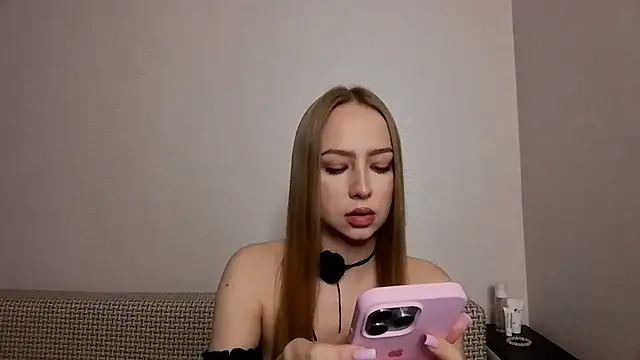 MissOyee online show from 09-20-25, 05:14