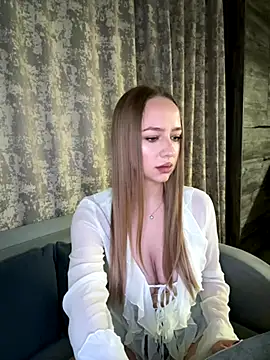 MissOyee online show from 11-15-25, 06:26