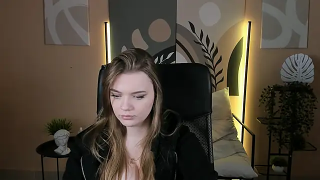 LisaMitchell online show from 10-13-25, 04:23