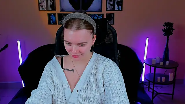 LisaMitchell online show from 10-16-25, 04:35