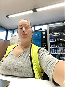 bichota85 online show from 10-08-25, 09:40