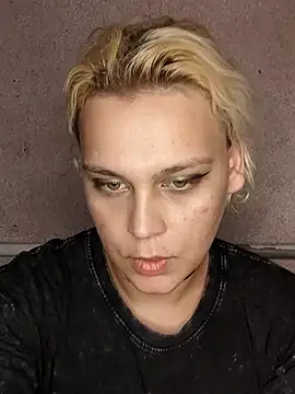 Snapshot of MargoShein chatting on 10-29-25, 01:57 MargoShein online show from 10-29-25, 01:57