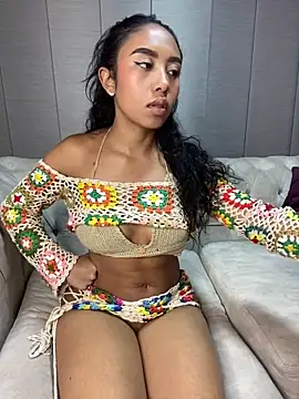 Snapshot of Tatiana_18pink chatting on 10-11-25, 12:43 Tatiana 18pink online show from 10-11-25, 12:43