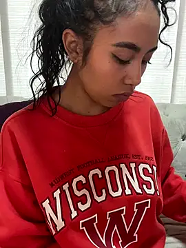 Snapshot of Tatiana_18pink chatting on 10-18-25, 02:40 Tatiana 18pink online show from 10-18-25, 02:40