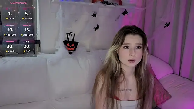 Snapshot of _Lua__ chatting on 10-30-25, 07:14  Lua   online show from 10-30-25, 07:14