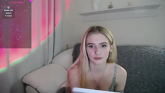 Ange Lus online show from 10-12-25, 08:19