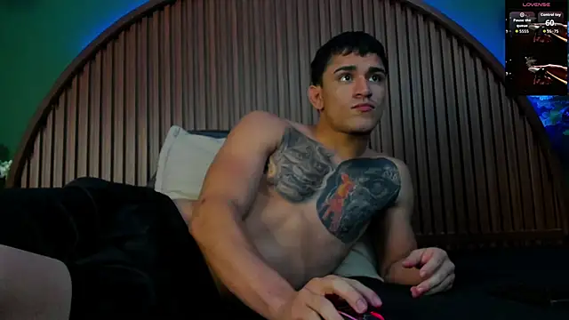 Snapshot of JeergMuscle chatting on 10-26-25, 03:01 JeergMuscle online show from 10-26-25, 03:01