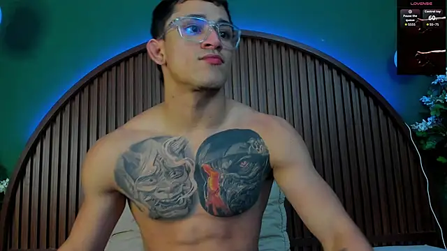 Snapshot of JeergMuscle chatting on 10-29-25, 04:04 JeergMuscle online show from 10-29-25, 04:04