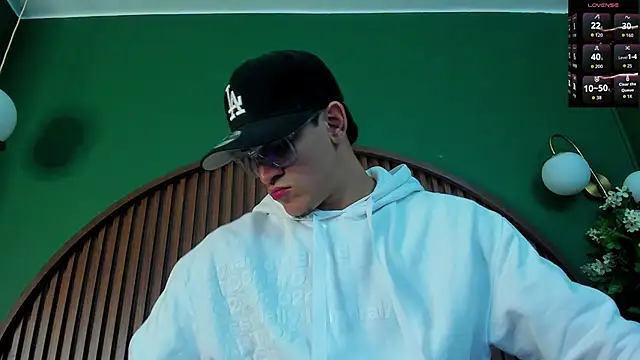 Snapshot of JeergMuscle chatting on 11-02-25, 05:21 JeergMuscle online show from 11-02-25, 05:21