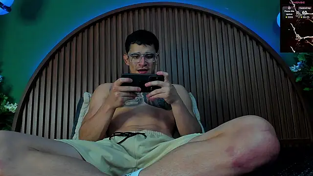 Snapshot of JeergMuscle chatting on 11-19-25, 04:23 JeergMuscle online show from 11-19-25, 04:23