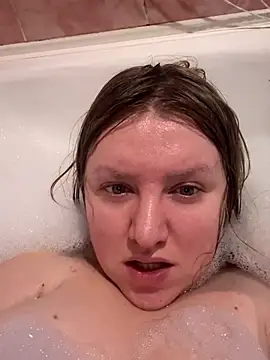 GretieLee online show from 10-28-25, 05:15