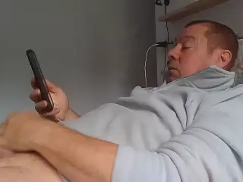 Snapshot of hugoboys4576 chatting on 10-29-25, 11:23 hugoboys4576 online show from 10-29-25, 11:23