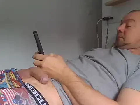 Snapshot of hugoboys4576 chatting on 11-26-25, 11:22 hugoboys4576 online show from 11-26-25, 11:22