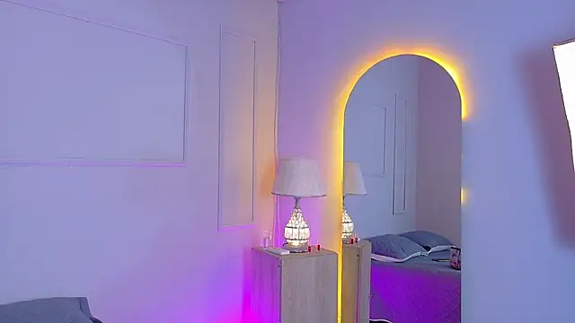 Snapshot of ElectraScot chatting on 11-20-25, 07:57 ElectraScot online show from 11-20-25, 07:57