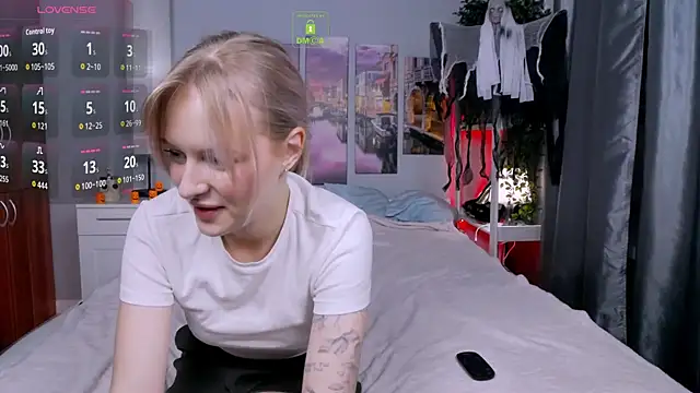 LunaLuxxy online show from 10-03-25, 03:53