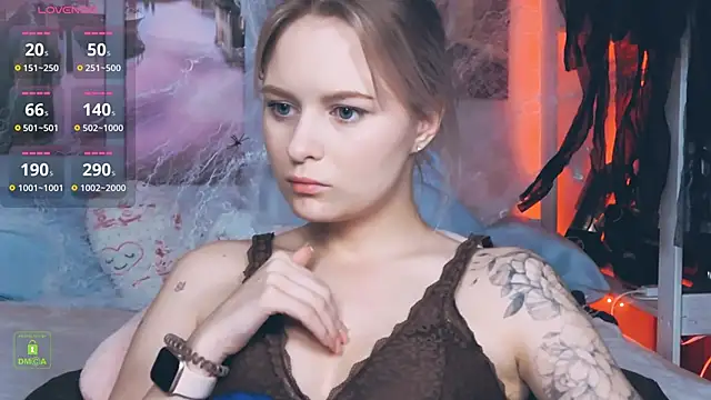 LunaLuxxy online show from 10-24-25, 03:52