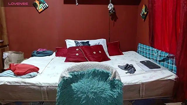 Snapshot of Sasharosee2 chatting on 11-26-25, 01:23 Sasharosee2 online show from 11-26-25, 01:23