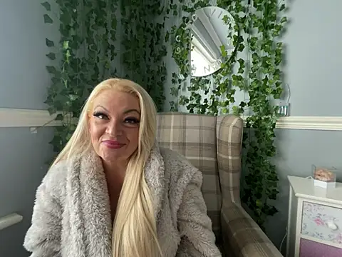 BonnyDesire online show from 10-25-25, 01:18