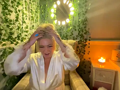 BonnyDesire online show from 10-28-25, 08:00