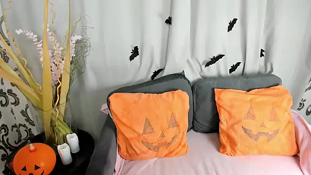 Snapshot of _Velvet_peach_ chatting on 10-31-25, 05:19 Velvet peach online show from 10-31-25, 05:19