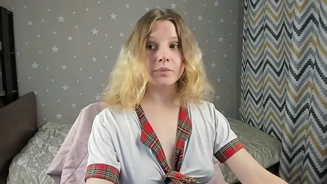 Snapshot of _Velvet_peach_ chatting on 12-04-25, 11:41 Velvet peach online show from 12-04-25, 11:41