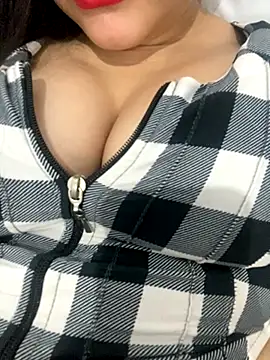 Snapshot of biancas80908 chatting on 11-18-25, 01:55 biancas80908 online show from 11-18-25, 01:55