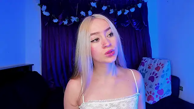 Snapshot of Shairaclark_ chatting on 06-04-26, 02:39 Shairaclark online show from 06-04-26, 02:39