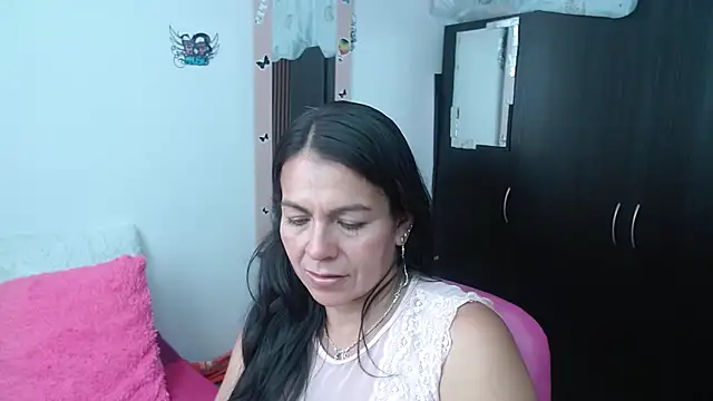 Snapshot of camilavargas_ chatting on 10-03-25, 09:12 camilavargas online show from 10-03-25, 09:12