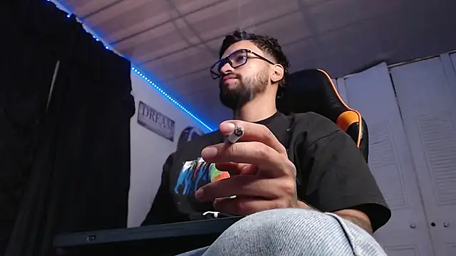 Snapshot of Chrys_harris77 chatting on 10-14-25, 09:48 Chrys harris77 online show from 10-14-25, 09:48